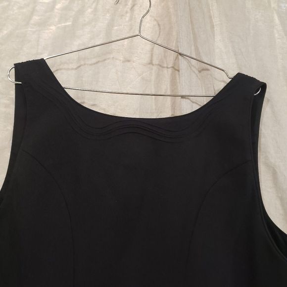 Kirstens Landhausmode Authentic Traditional Black German Dirndl - Picture 10 of 14